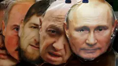 Маски облич Пригожина, Путіна, Кадирова 