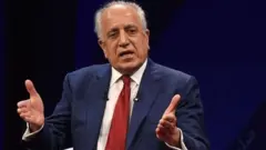 د افغان سولې لپاره د امریکا د بهرنیو چارو وزارت ځانګړی استازی زلمی خلیلزاد وایي، امریکایان او طالبان د دوحې خبرو په ترڅ کې په اصولو کې خپلمنځي هوکړې ته رسېدلي دي.