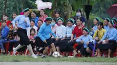 Người Việt hướng về tương lai