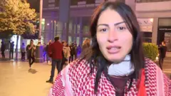 متظاهرة لبنانية