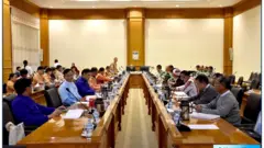 ၄၅ ဦးကော်မတီက ဖွဲ့စည်းပုံပြင်ရေး အစည်းအဝေးတွေ ပုံမှန်ပြုလုပ်နေပါတယ်။
