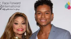 La Toya Jackson, hermana de Michael Jackson, junto a su sobrino Jafaar Jackson en 2019.