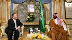 সৌদি যুবরাজ মোহাম্মদ বিন সালমান ও মার্কিন পররাষ্ট্রমন্ত্রী মাইক পম্পেও।