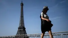 Paris diperkirakan akan mencapai 41C.