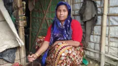 প্রত্যাবাসনের ভয়ে এই রোহিঙ্গা নারী ঘর ছেড়ে পালিয়েছিলেন। পরে অবশ্য ফিরে আসেন।
