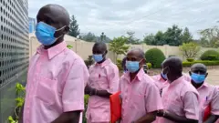 Ababurana binjira mu cyumba cy'urukiko kuri uyu wa mbere, ku itariki ya 17 y'ukwezi kwa mbere mu 2022