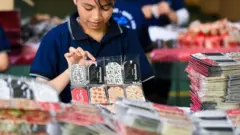 In this photo taken on June 28, 2019, a worker makes Christmas cards in a factory in Hung Yen. - The European Union and Vietnam on June 30 signed a long-awaited free trade deal that will slash duties on almost all goods as fears grow over mounting global protectionism.