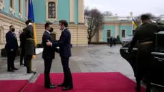 Макрон и Зеленский у Мариинского дворца