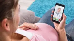 كيف ينعش وباء كورونا العالمي العيادات الافتراضية؟!