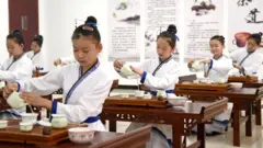 Anak-anak melakukan ritual