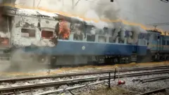 ટ્રેનને આગ ચાંપી