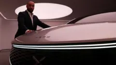 Alexandrine Holognon reçoit pour Afrique Avenir, Faouzi Annajah, fondateur de la startup NamX