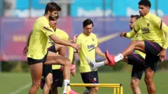 فريق برشلونة أثناء التمارين