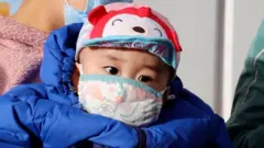 เด็กทารกใส่หน้ากาก