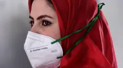 Mask ధరించిన మహిళ