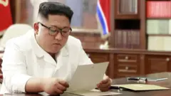 စာဖတ်နေတဲ့ ကင်ဂျံအွန်း