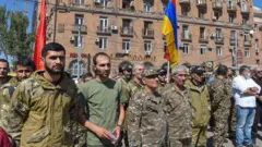 военнослужащие