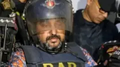 র‍্যাবের হাতে গ্রেপ্তার হবার পর ইসমাইল হোসেন চৌধুরী সম্রাট।