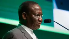 Sylvestre Ilunga Ilukamba ni mshirika wa Rais wa zamani Joseph Kabila