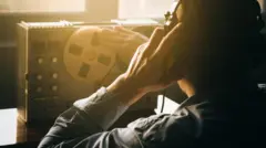  தெலங்கானா போன் ஒட்டுக்கேட்பு விவகாரம் - கைதான காவல்துறை உயரதிகாரிகள்; கேசிஆர் மகனுக்கு தொடர்பு உள்ளதா?