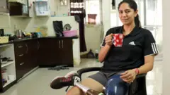 Manasi di rumah.