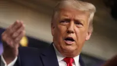 Trump avuga ko mu gihe biriko biboneka ko abenshi bashobora gutora mu buryo bwa posita ibi bishobora gutuma haba ubusuma