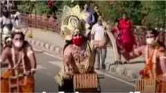 సైకిల్‌పై రాముడు, లక్ష్మణుడు, రావణుడు వేషాల్లో ప్రచారం