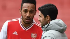 Pierre-Emerick Aubameyang ati Mikel Arteta
