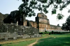 প্রাচীন আদিনা মসজিদ
