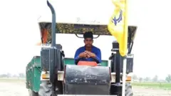 ਸੁਖਮਨਜੀਤ ਸਿੰਘ ਦੀ ਮਾਤਾ ਨੇ ਦੱਸਿਆ ਕਿ,'ਜਿੱਦਣ ਦਾ ਟਰੈਕਟਰ ਘਰੋਂ ਗਿਆ ਓਦਣ ਦਾ ਉਦਾਸ ਰਹਿੰਦਾ ਸੀ'