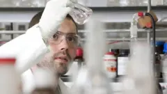Medicamento de dose única - que custa US$ 3,5 mi nos EUA - revoluciona tratamento de tipo raro e grave de hemofilia.