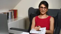 گفتگو با شهریار مندنی‌پور درباره رمان 'عقرب‌کشی'