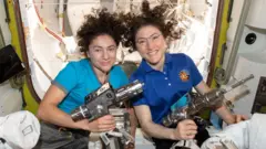 Jesiikaa fi Kiristiinaa