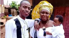 Mr and Mrs Onwudiachi wit dia pikin wey dem tiff