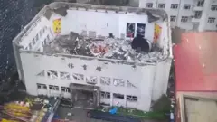 中國東北部齊齊哈爾市一座中學的體育館的屋頂周日（7月23日）發生坍塌，目前已導致11人死亡。