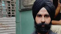 ਬਲਵਿੰਦਰ ਸਿੰਘ ਬਠਿੰਡਾ ਦੇ ਰਹਿਣ ਵਾਲੇ ਹਨ ਅਤੇ ਮੁਜ਼ਾਹਰਿਆਂ ਦੌਰਾਨ ਭਾਜਪਾ ਦੇ ਆਗੂ ਪ੍ਰਿਆਂਸ਼ੂ ਪਾਂਡੇ ਦੇ ਨਿੱਜੀ ਸੁਰੱਖਿਆ ਗਾਰਡ ਵਜੋਂ ਤਾਇਨਾਤ ਸਨ