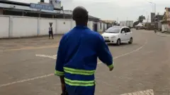 Pesin dey waka go work