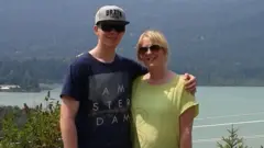 Alex Hardy, de 23 anos, enviou um e-mail para a mãe explicando por que tinha decidido tirar a própria vida dois anos após ser circuncidado.