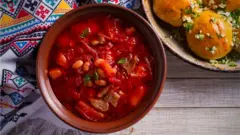 борщ український з пампушками