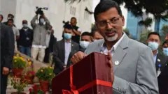 अर्थमन्त्री शर्मा