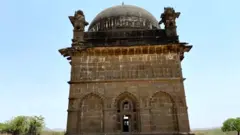 મલિક અંબરની મજાર