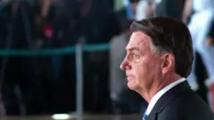 Jair Bolsonaro durante pronunciamento após derrota na eleição presidencial