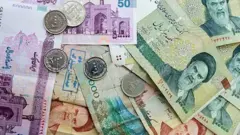 افزایش مجدد قیمت ارز در ایران سه روز پس از تحریم ۱۸ بانک ایرانی از سوی آمریکاست اتفاق افتاده است