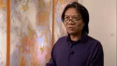 Sơn mài truyền thống VN hướng tới nghệ thuật trang trí, khác với tính ứng dụng của dòng tranh này ở các nước châu Á khác như Nhật Bản, Hàn Quốc, hoạ sỹ Đinh Quân nói.