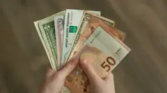 أوراق نقدية