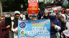 Aworan awọn oluwọdde to n fẹhonu han lori bi China ṣe n fiya jẹ awọn musulumi Uighur