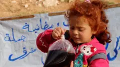 تيماء أصغر بائعة مشروبات رمضانية في إدلب