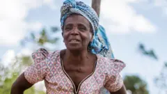 Asteria alianza kuona kuona mkono unatoka bila kujiuzuia baada ya kujifungua mtoto wa kwanza
