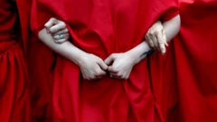 протестующие