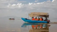ቱሪስቶች በጫሞ ሐይቅ ላይ